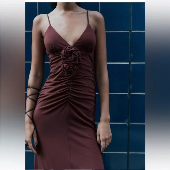 ZARA TEXTURED FLORAL MIDI DRESS - Picture 2 of 6